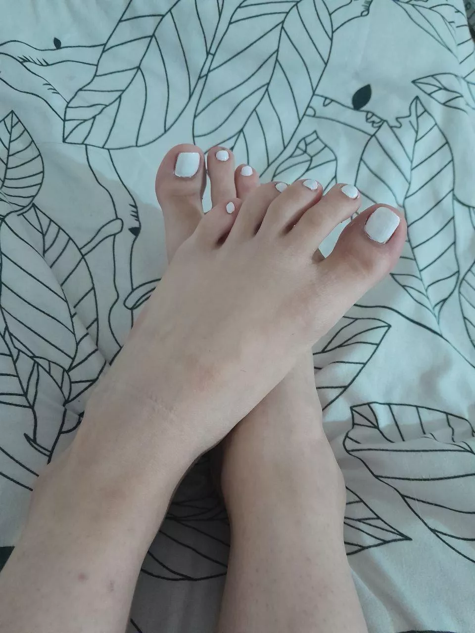 I love having my newly groomed feet sucked, my nails are always perfect
