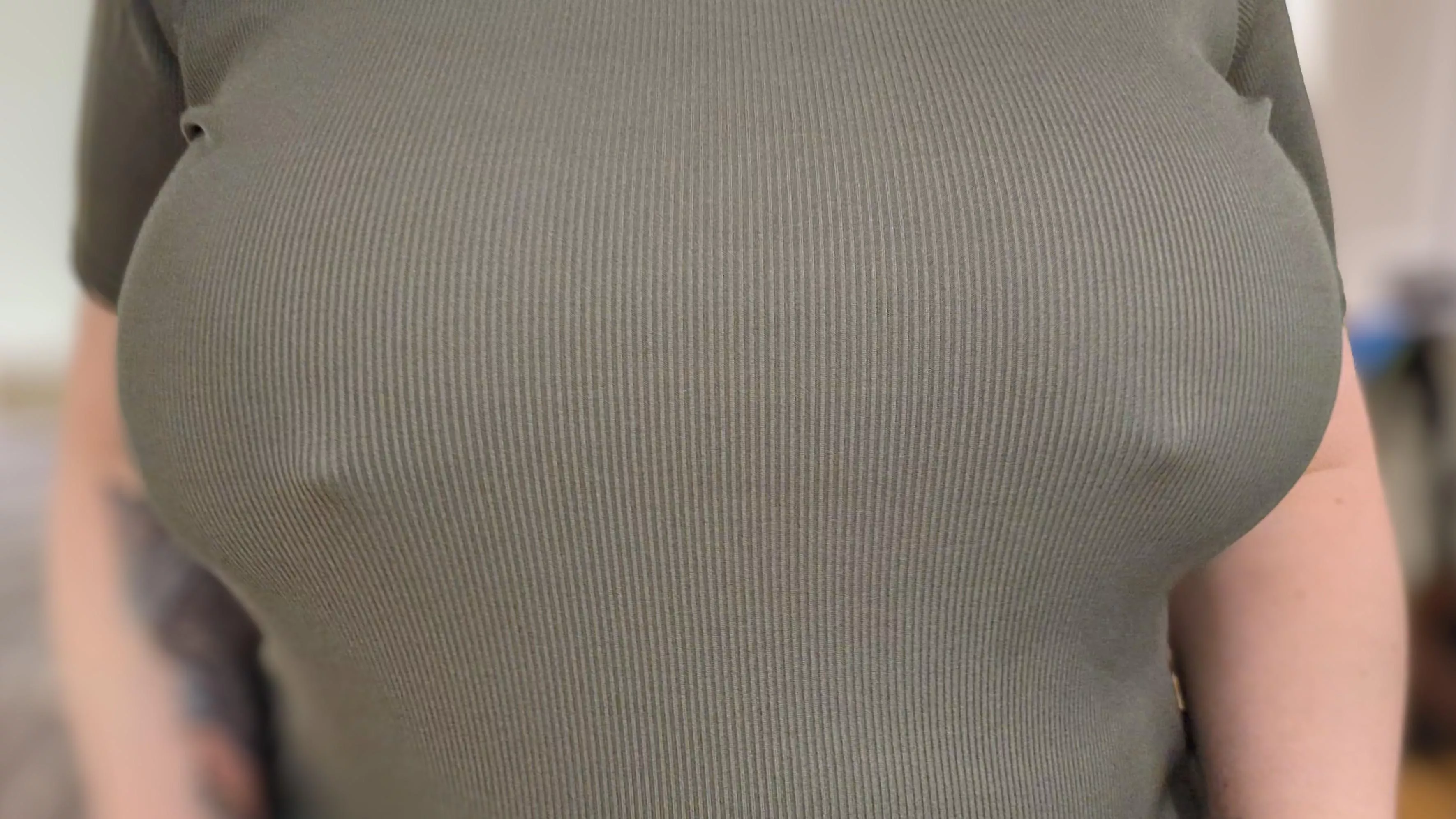 I love how ribbed texture tops look on me