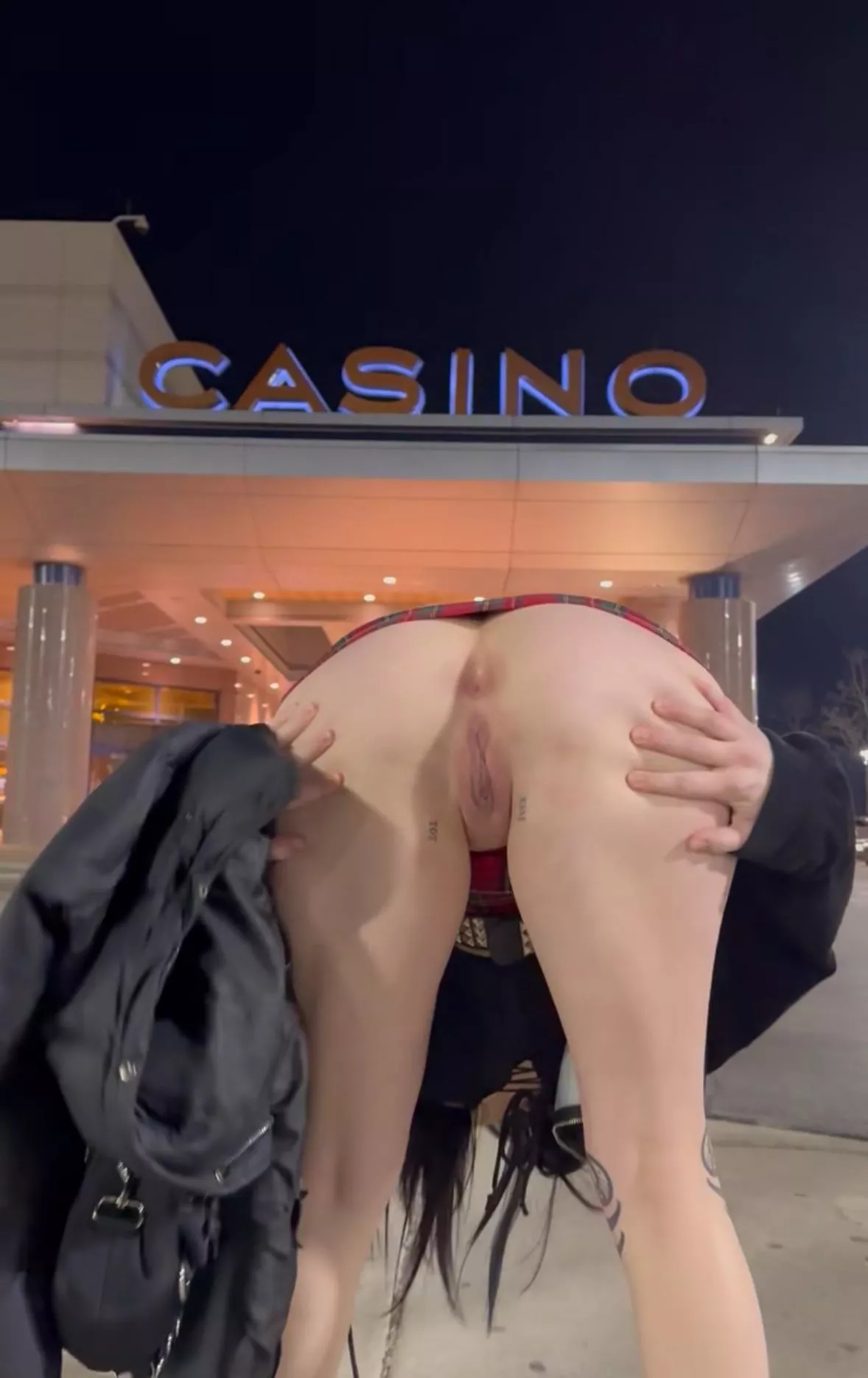 i love wearing short skirts with no panties❤️‍🔥