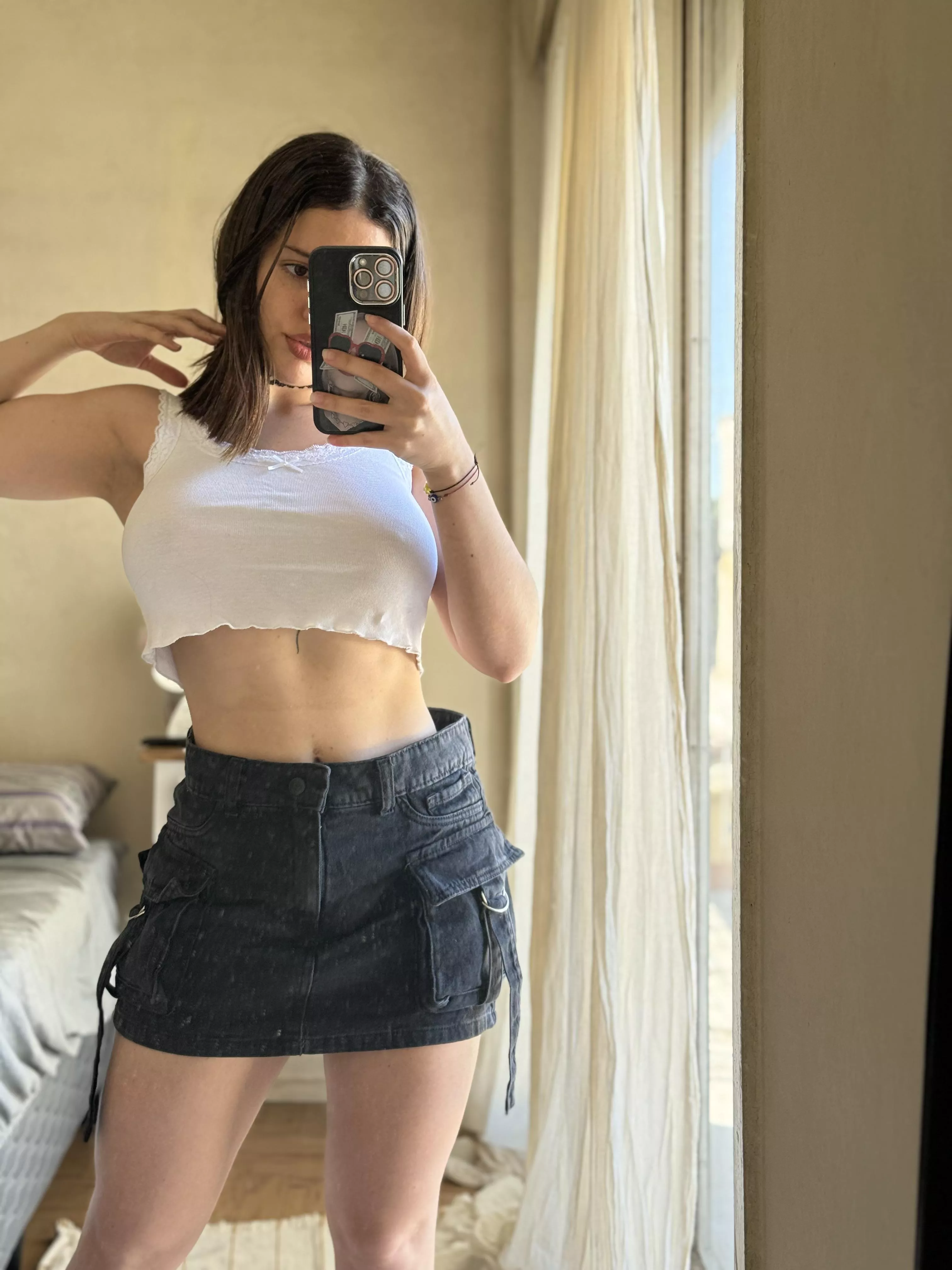 I love wearing white crotops