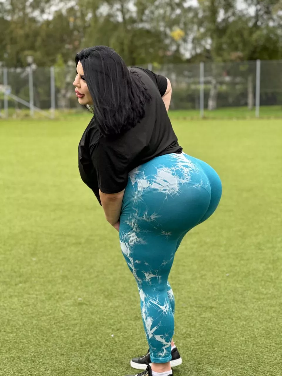 if you promise to jerk off to my nudes, I will send you one