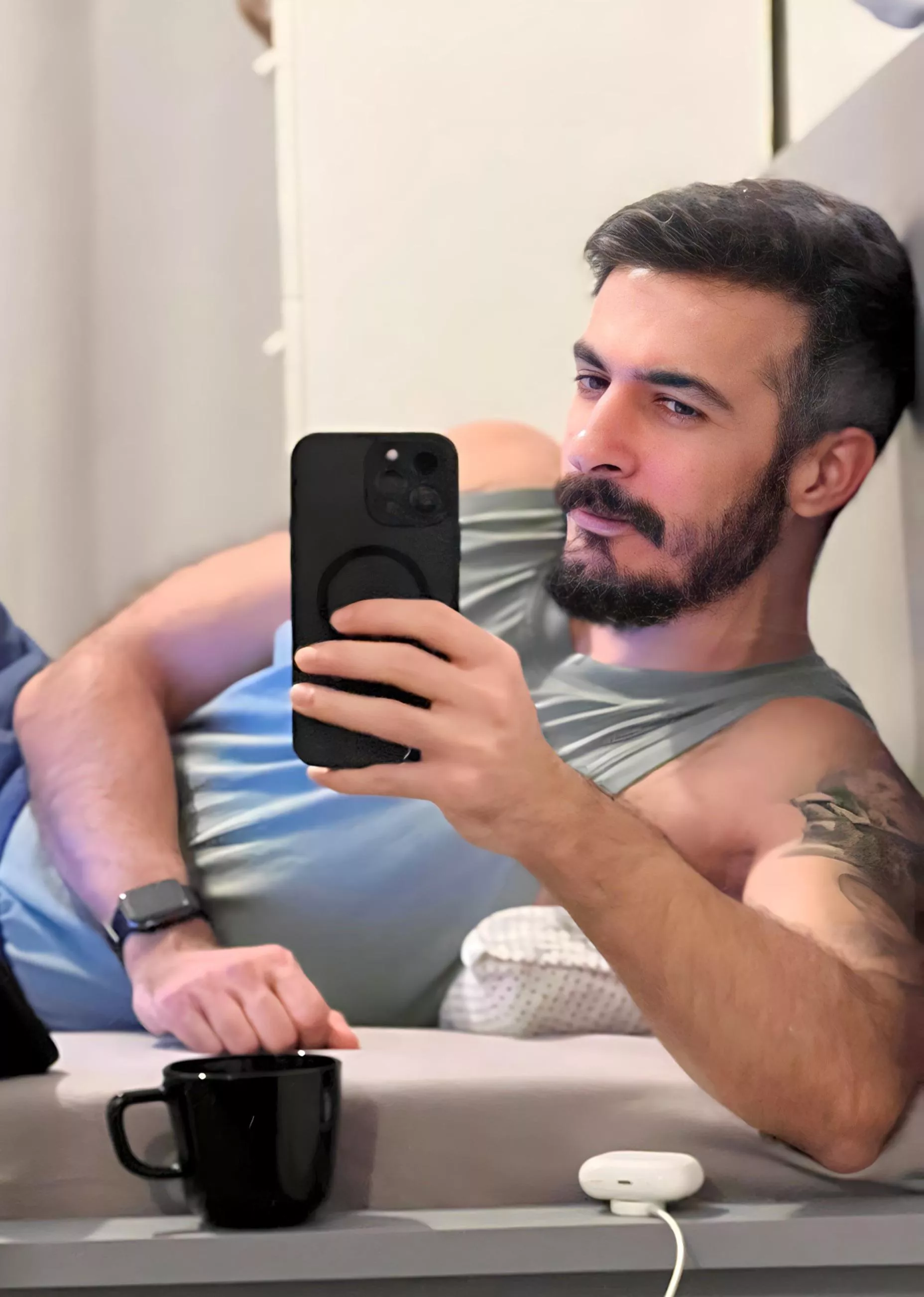 Is there anyone else who drinks coffee just before sleep? 🤡 Is there anyone else who drinks coffee just before sleep? 🤡