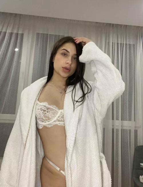 It s so lonely in the hotel room