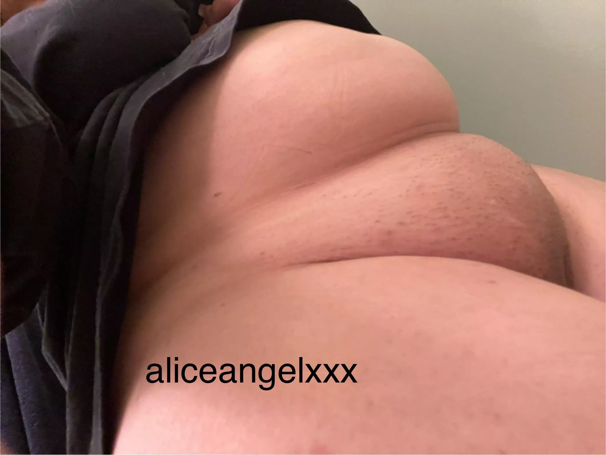 My fupa is as big as my belly now 😩