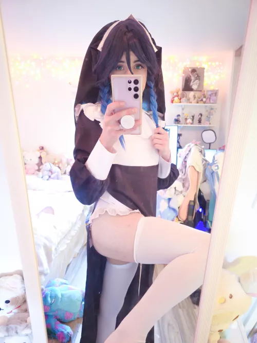 No, there isn't a messy room behind me 👀