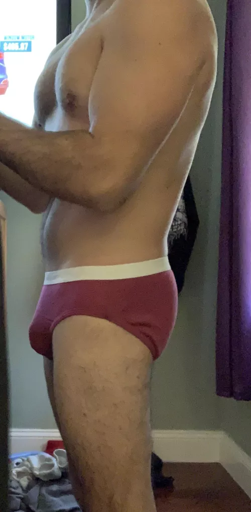 Not sure if side bulge, front bulge, or under bulge is the right perspective.