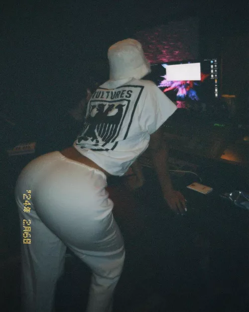 Parniathedonn cooking up in the stu