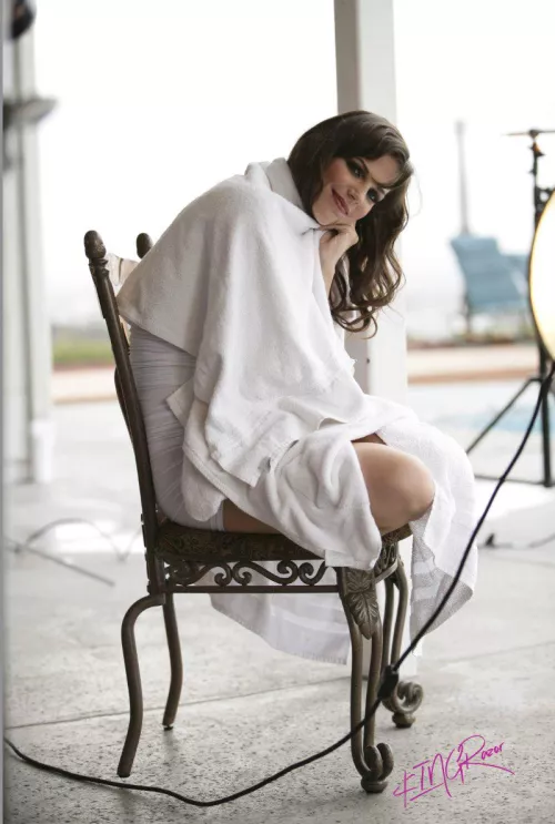 Rare Bobbi behind the scenes...