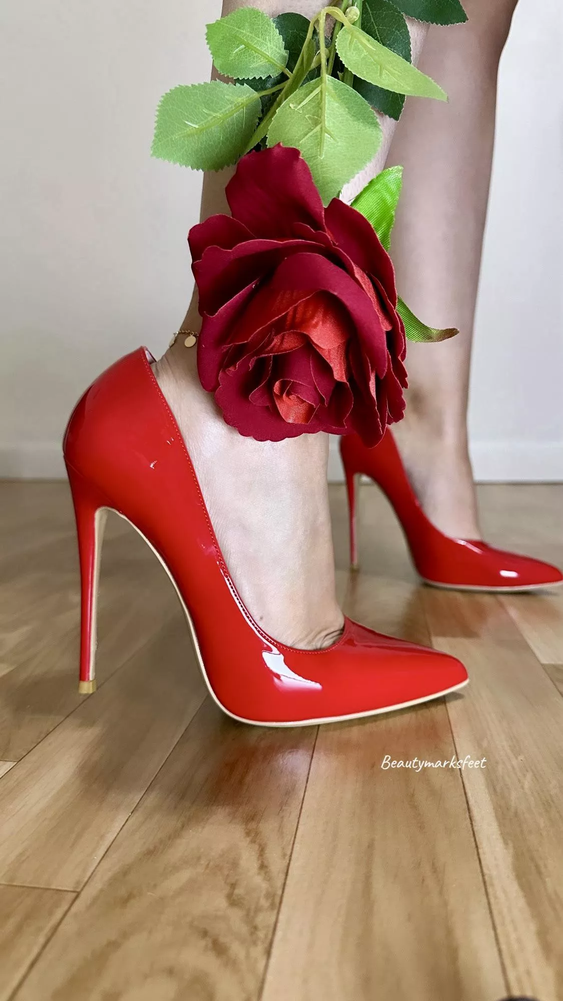 Red pump heels for valentine’s day!❤️