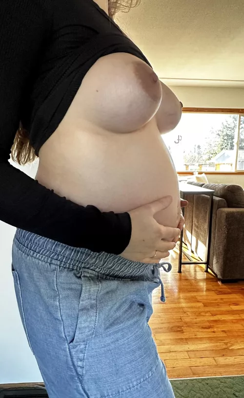 Tell me what you think about my pregnant body (5’2)