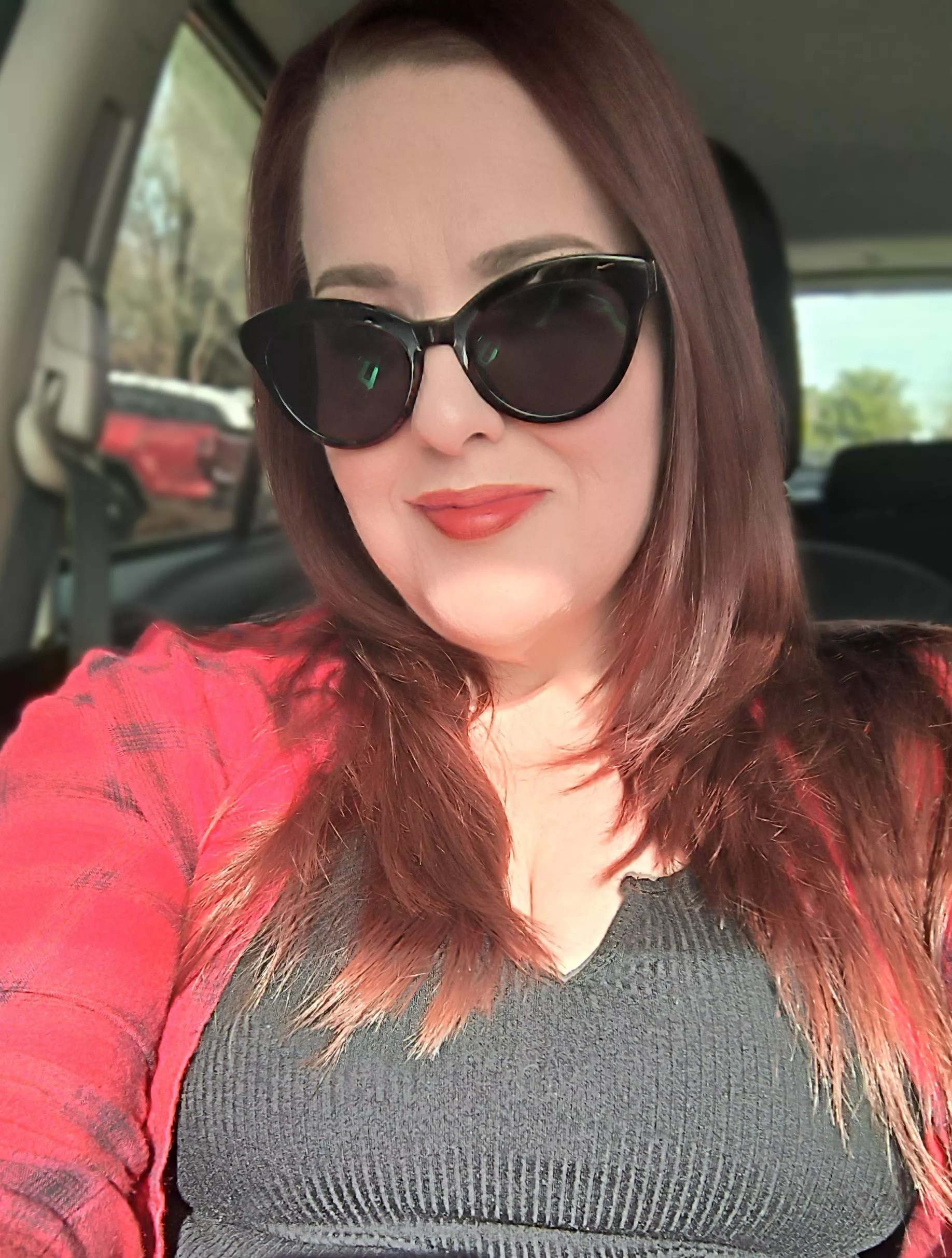 The sun is out!! It's been overcast and gloomy lately, so I'm a happy girl!