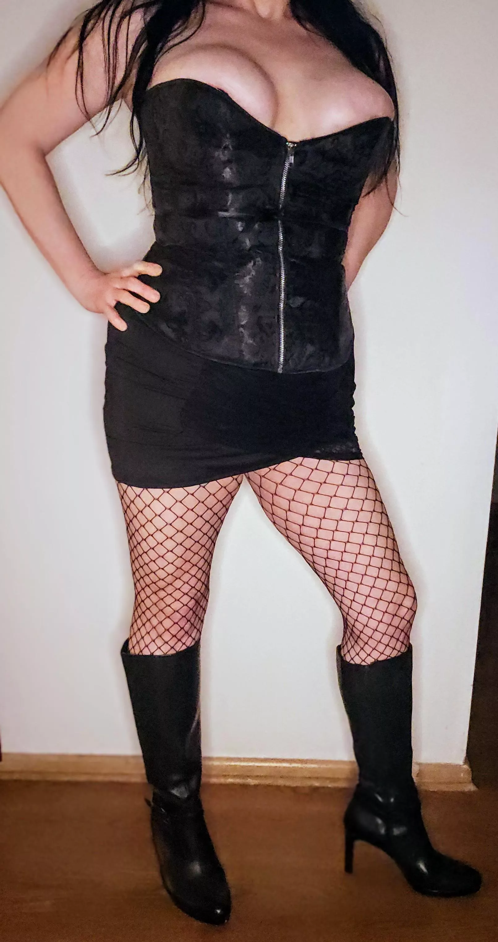 This corset can barely contain me