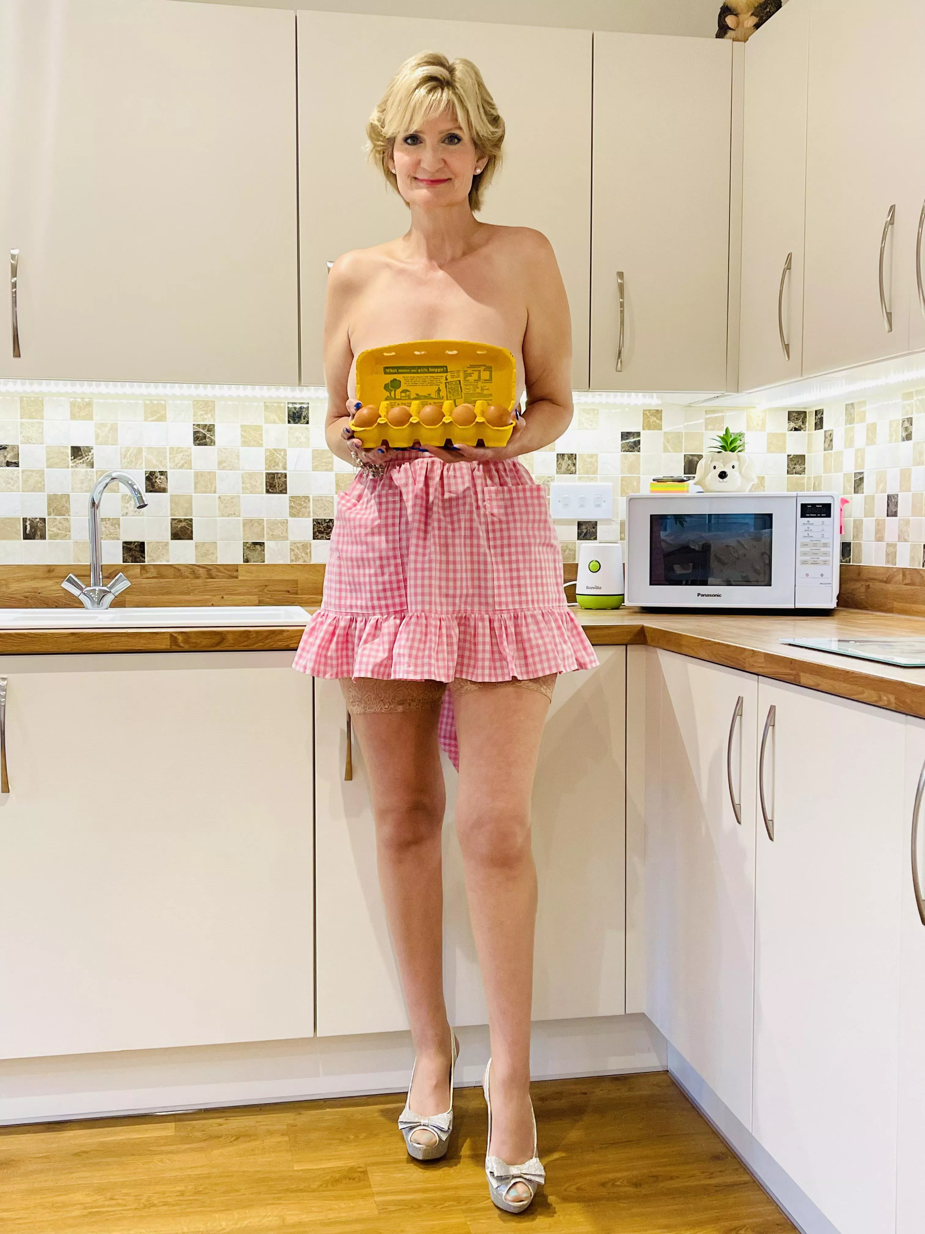 Wanna help Gran make some batter for pancake day?!