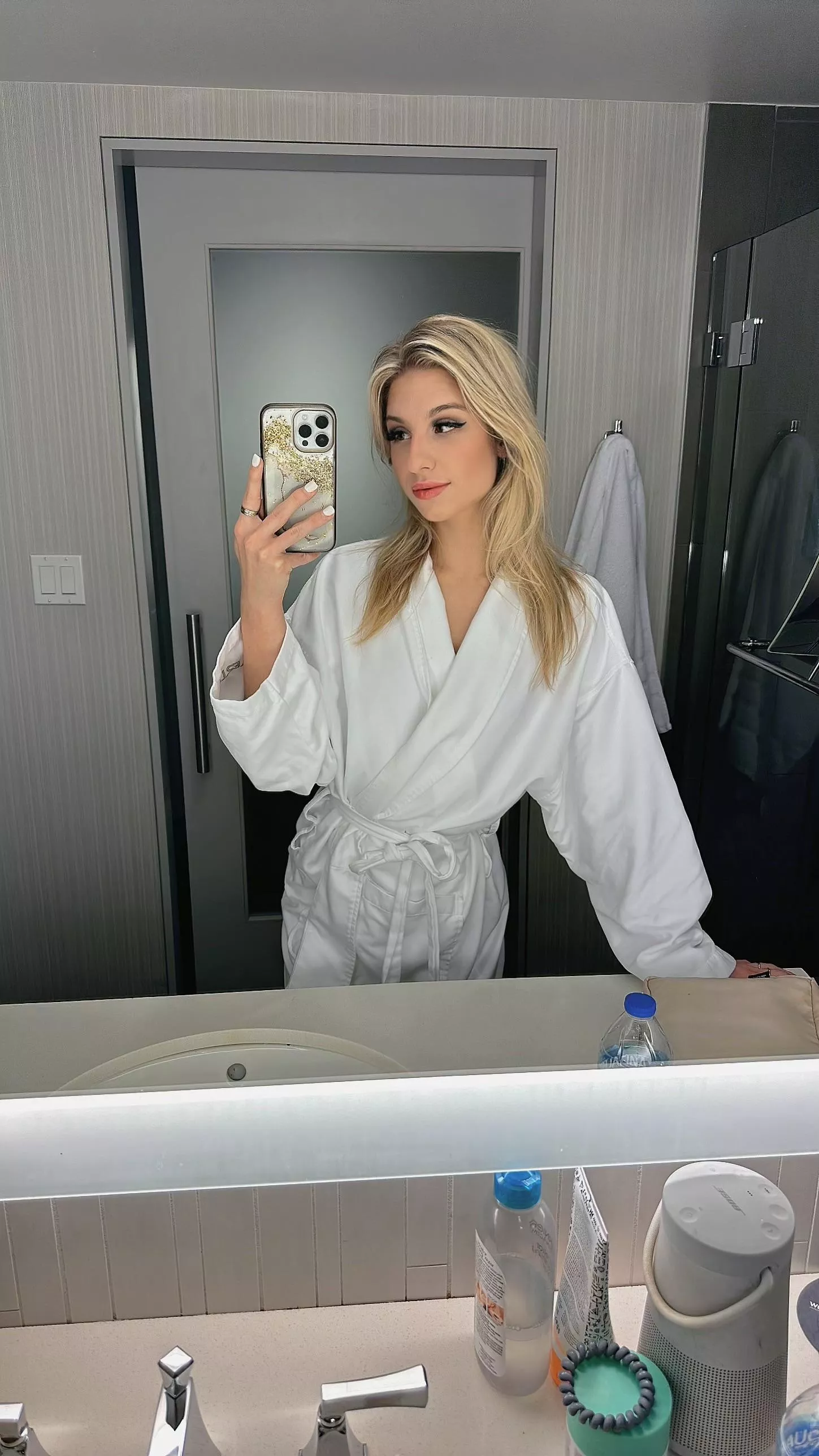 Wonder if I can turn you on in my bathrobe