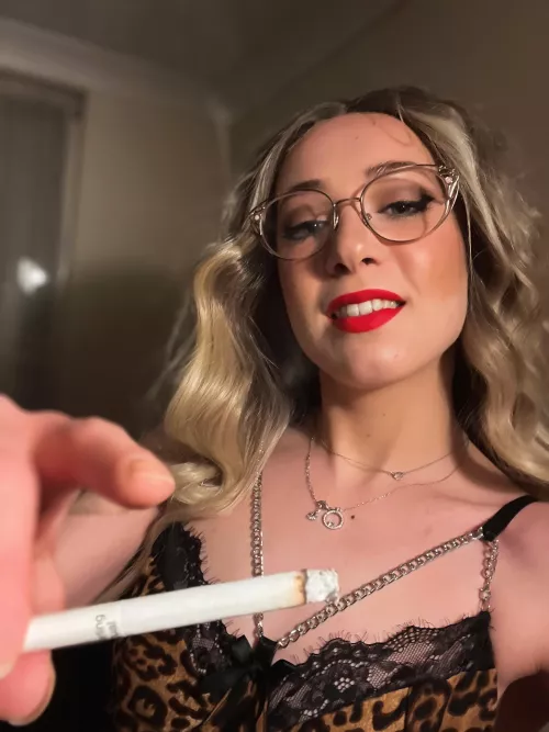 Would you be Mommy’s ashtray? 🤭