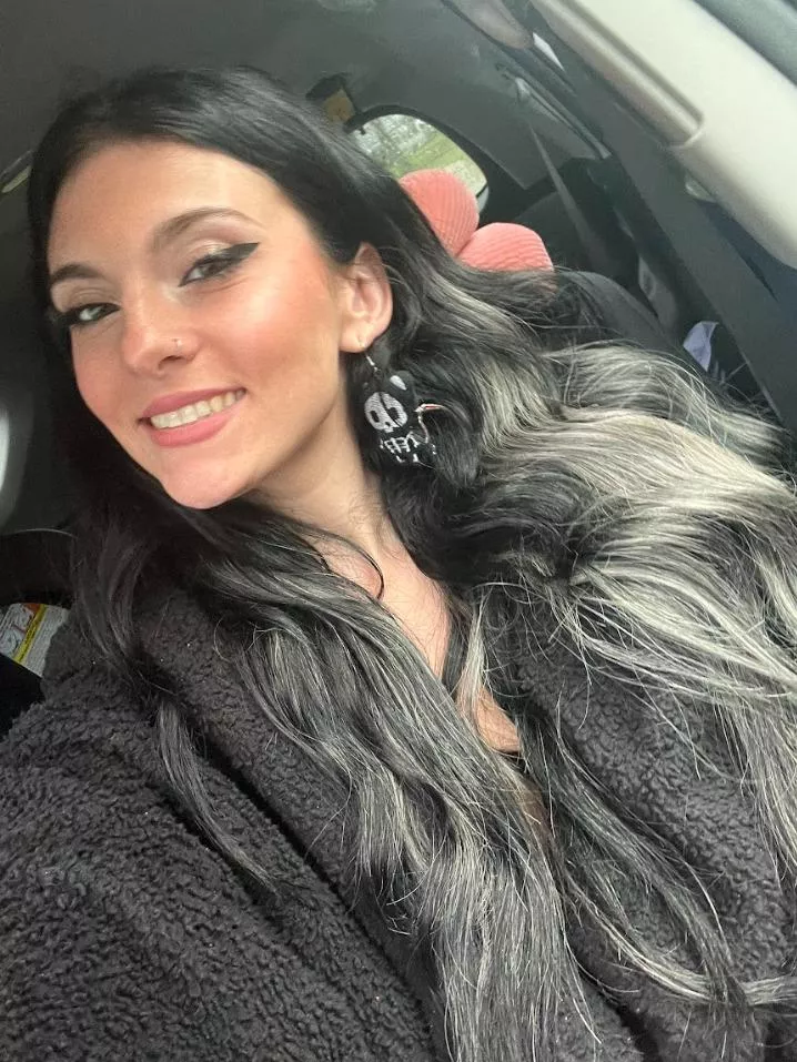 Would you date a classy girl like me?