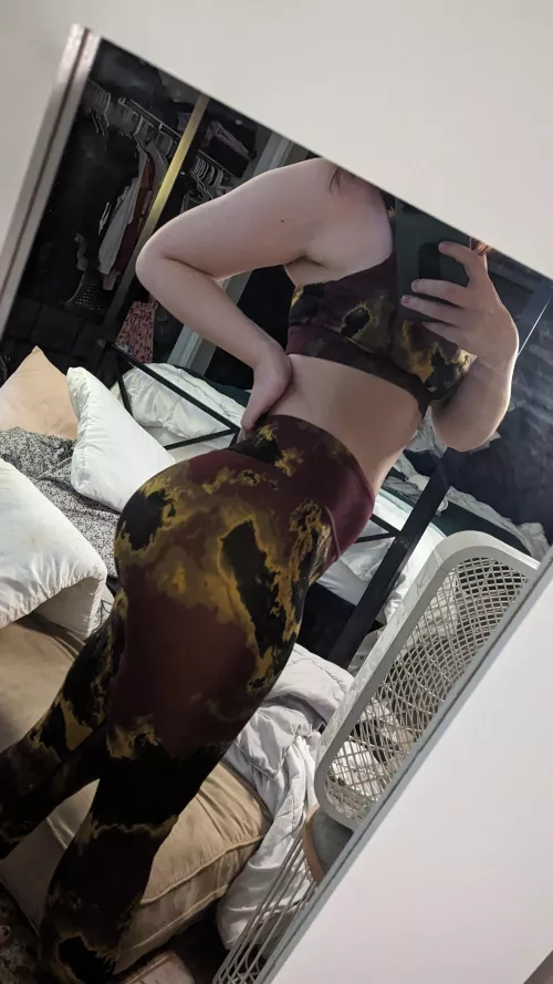 0-10 How does my ass look in these leggings?