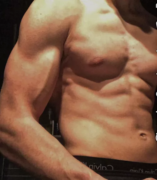 18 dm me if u look the same, no hairy and 18-20