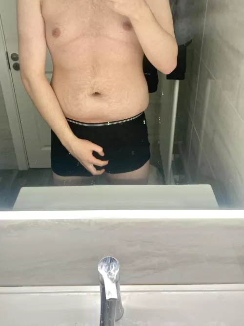 (18) fuck i’m bored, dms are open tho :)