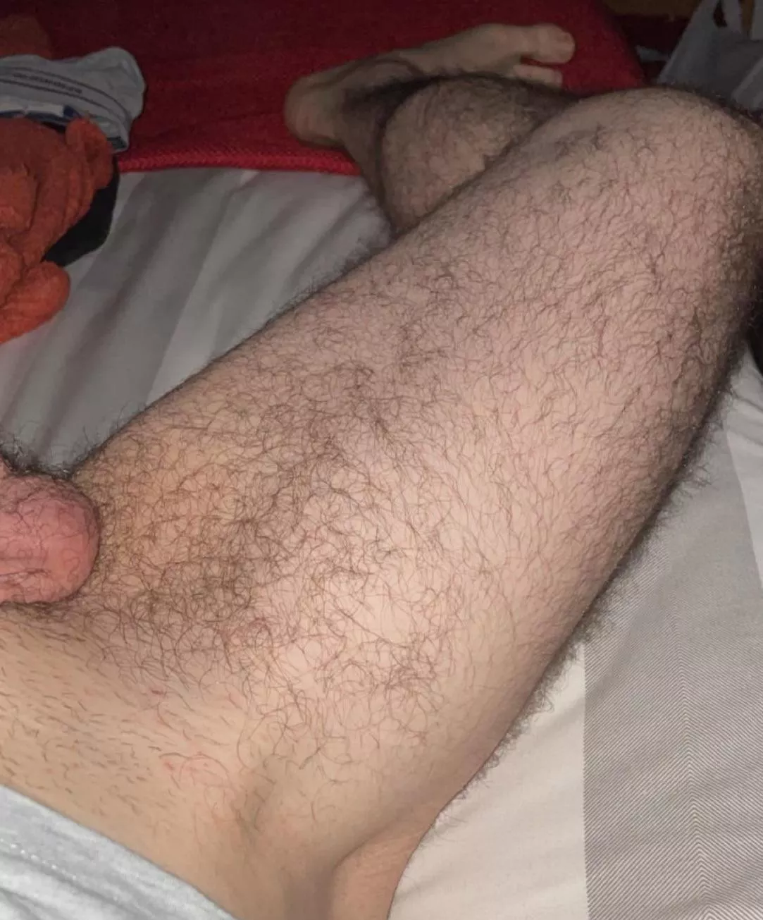 25 m , straight curious from Spain looking for dudes to have some fun, add me: pablolotan