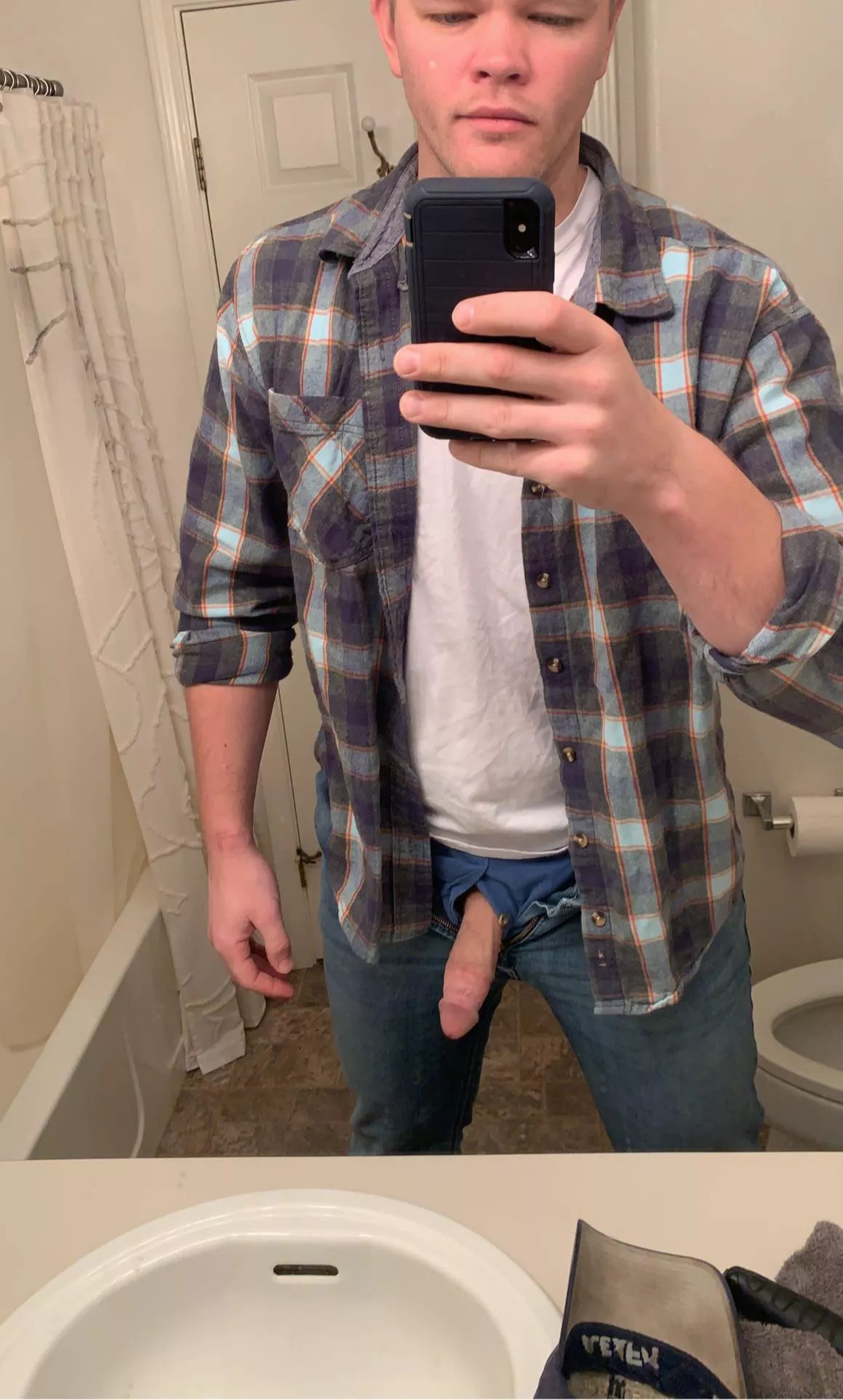 30 looking for young and smooth dm me