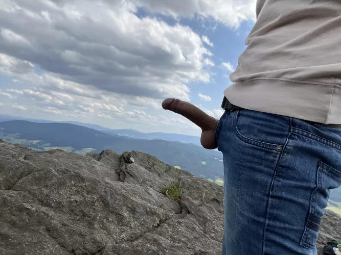 [35] He likes fresh air. I bet you can relate🔥🥵