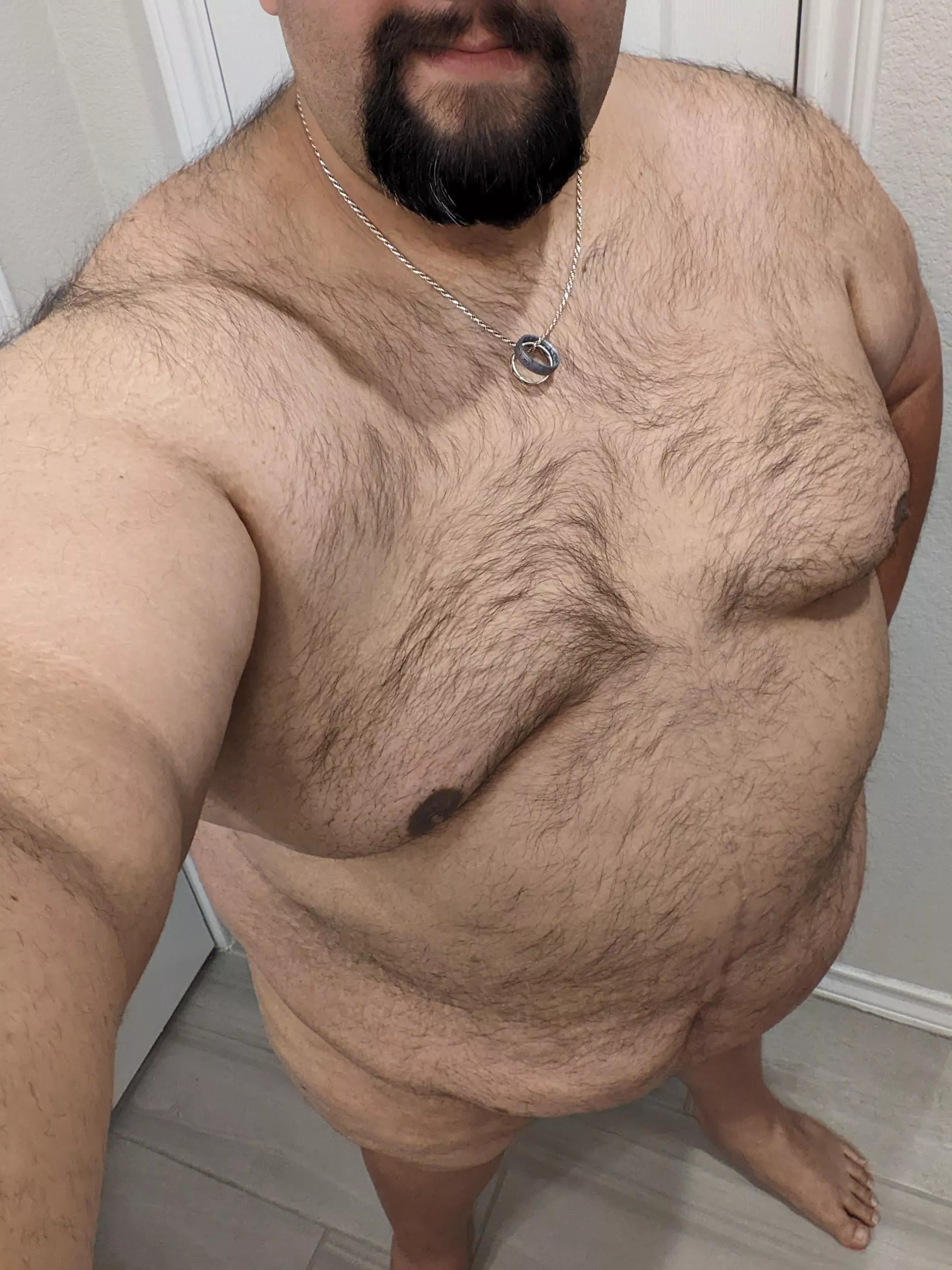 (39M) Took a quick photo while getting ready for work. Good afternoon ladies 😀