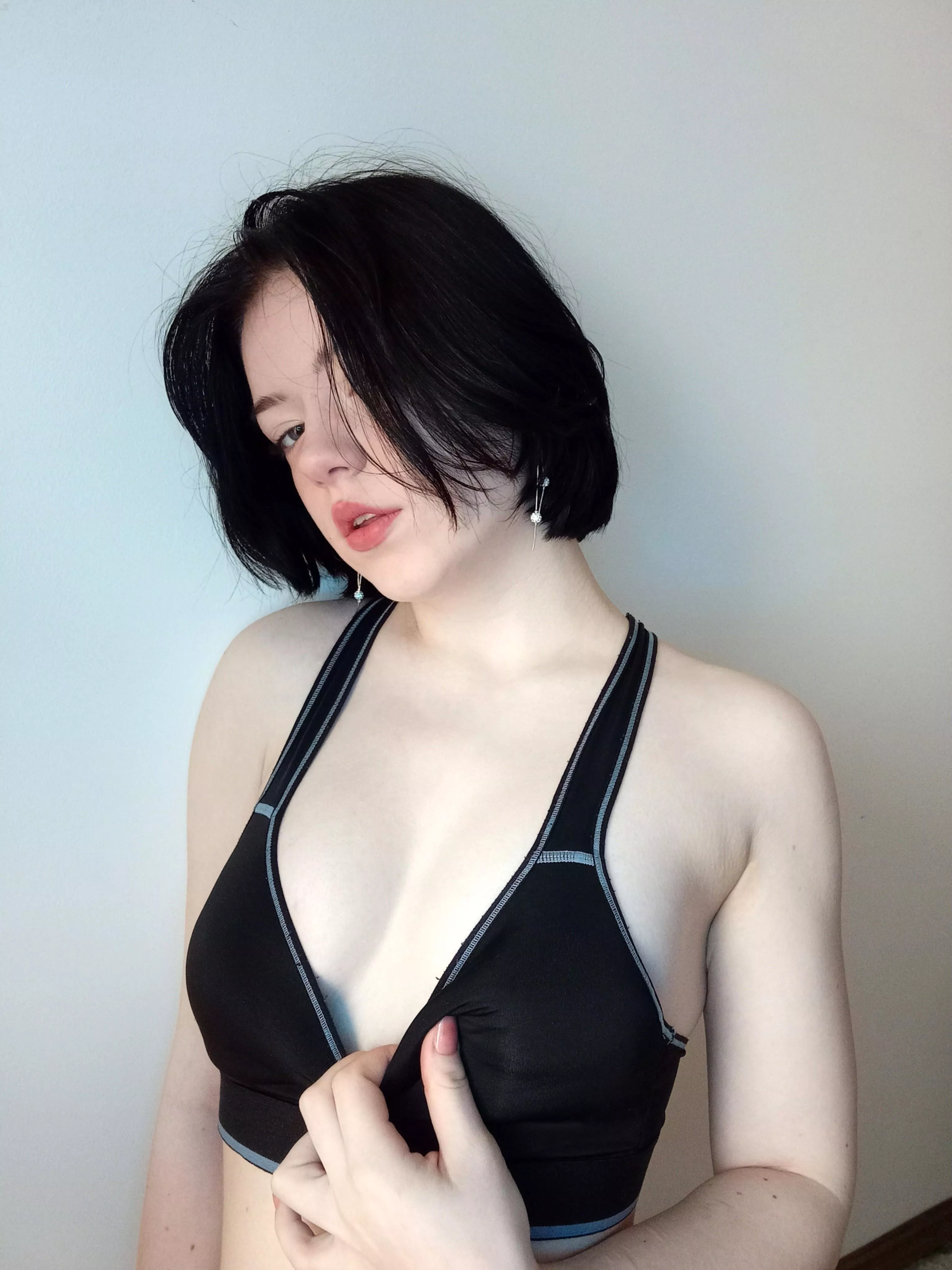 Any older men here to fuck me?😝 Curious about your age🤍