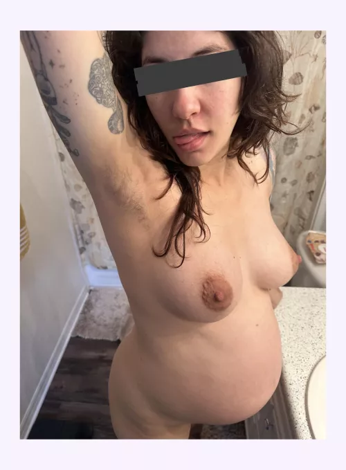 Bf doesn't know the baby is not his😜