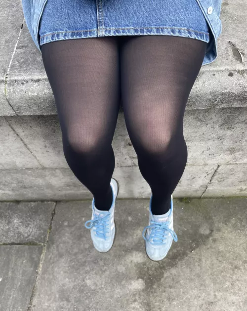 Black nylon nothing else (F) (Oc) 💋💋💋🦶🦶