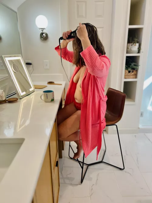 Coffee, a robe, and a mom. Good start to V Day [F43]
