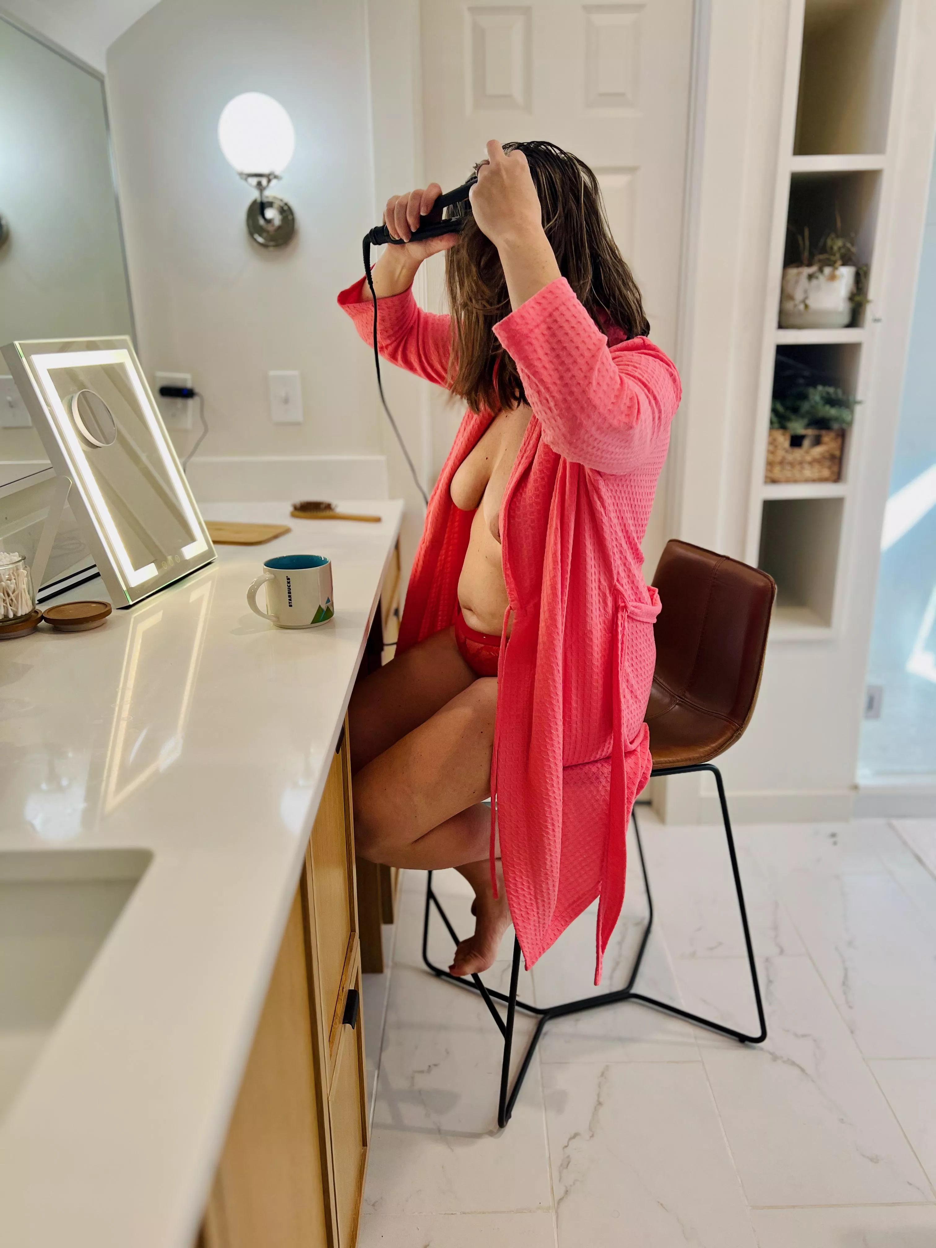 Coffee, a robe, and a mom. Good start to V Day [F43]