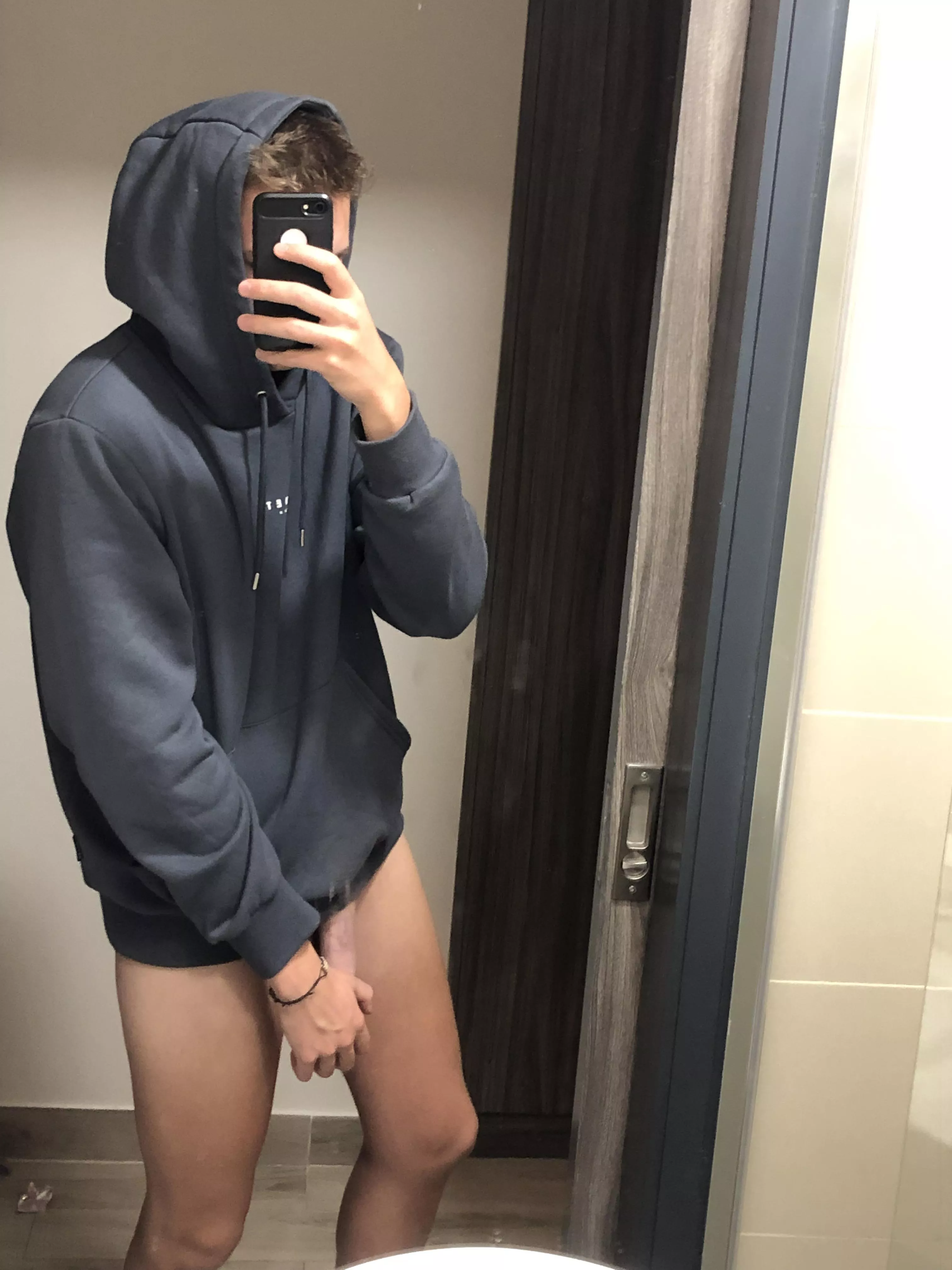 Dm me, I need some bard bottom boy or playble girl 😏