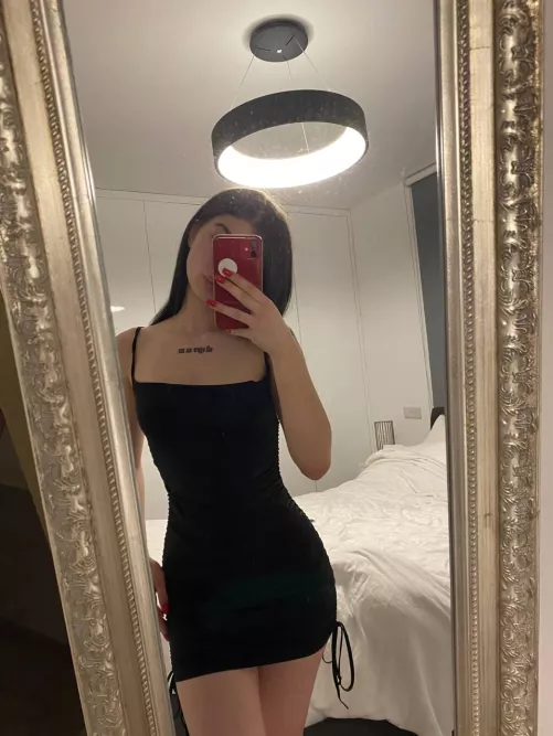 do you like this dress on me?