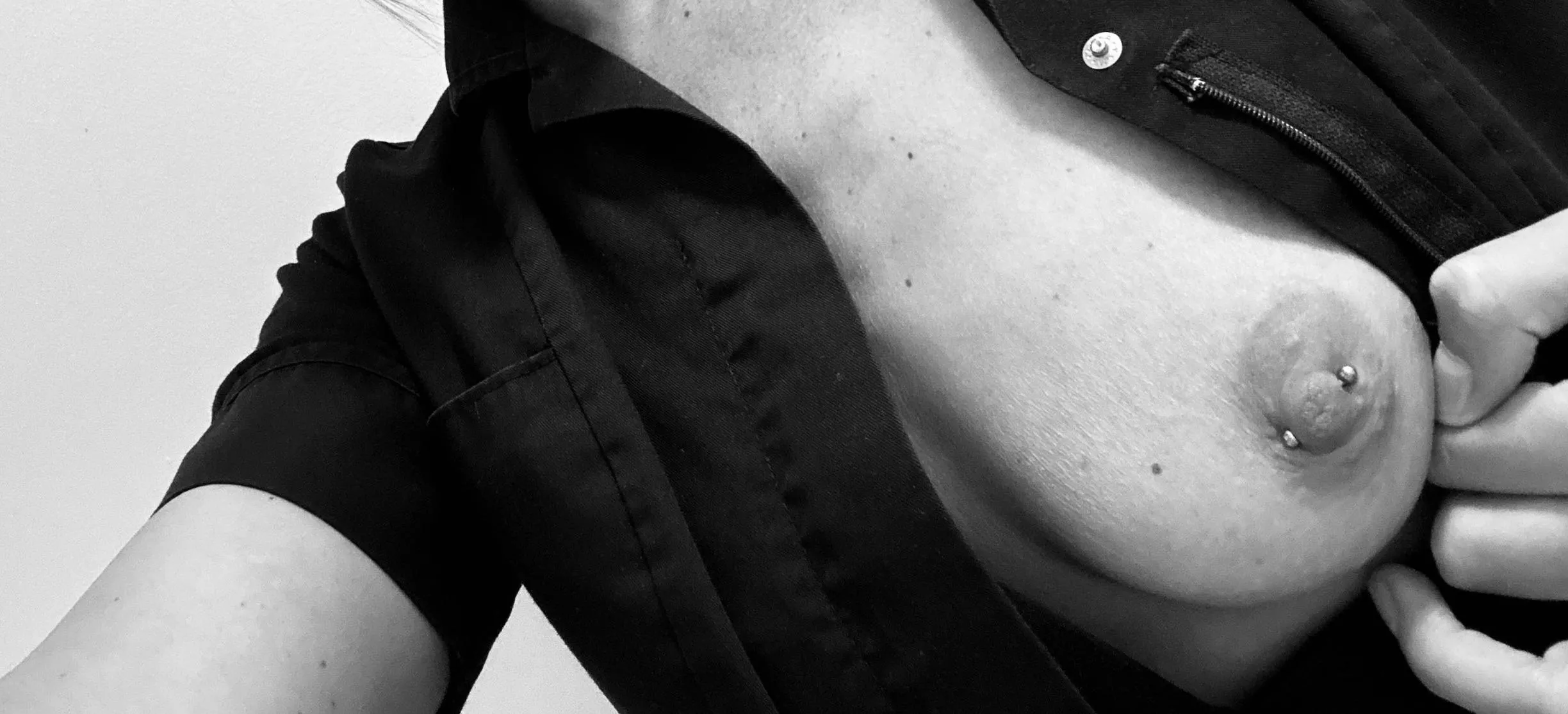 [f] Back to the grind!! Nurses recreate my shot if your at work ;-) doctors you too 😈😈 patients care first of course!! 👩‍⚕️😈