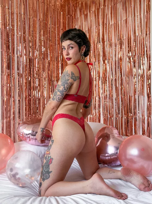 for valentine’s dine me wine me and 69 me 😌