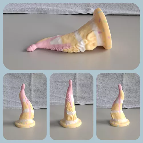 Foxi Reviews ! 🩵🦊. X-Small / Super-Soft Greb by Tentickle 🦑