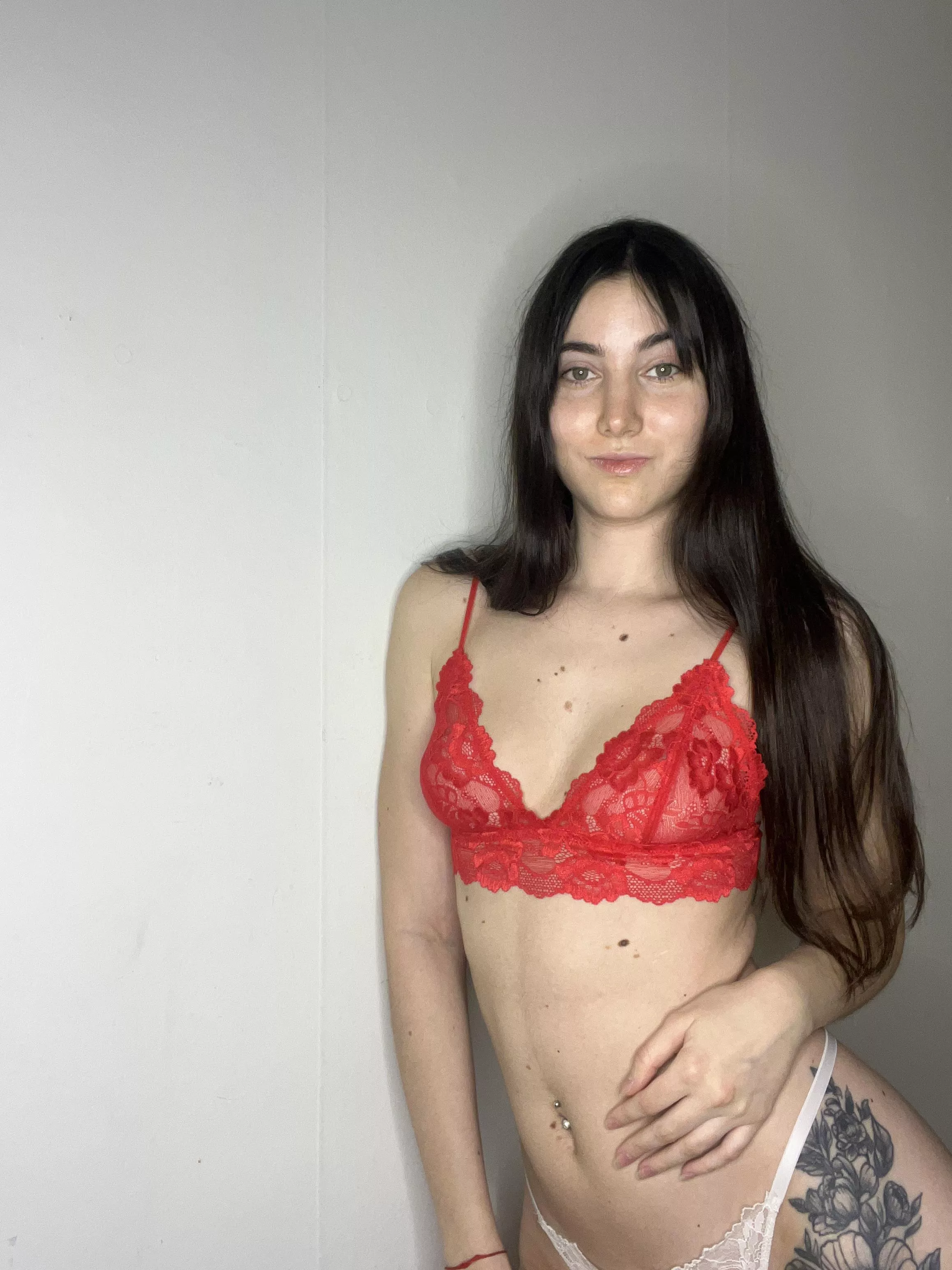 Full body pic so you get a better look at the size of my ass