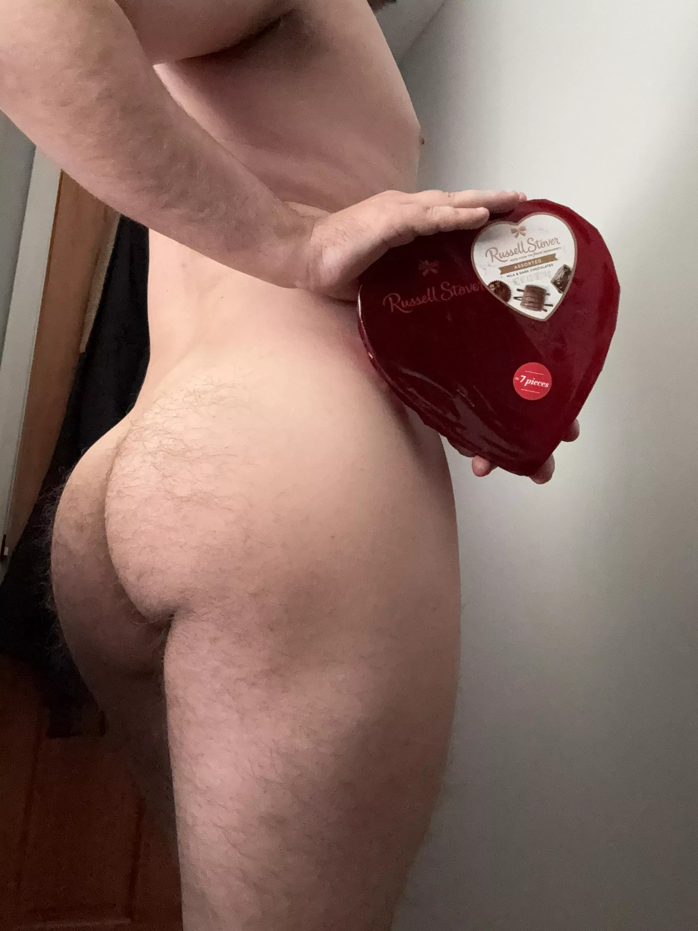 Happy Valentine’s Day, what are we doing first?😘