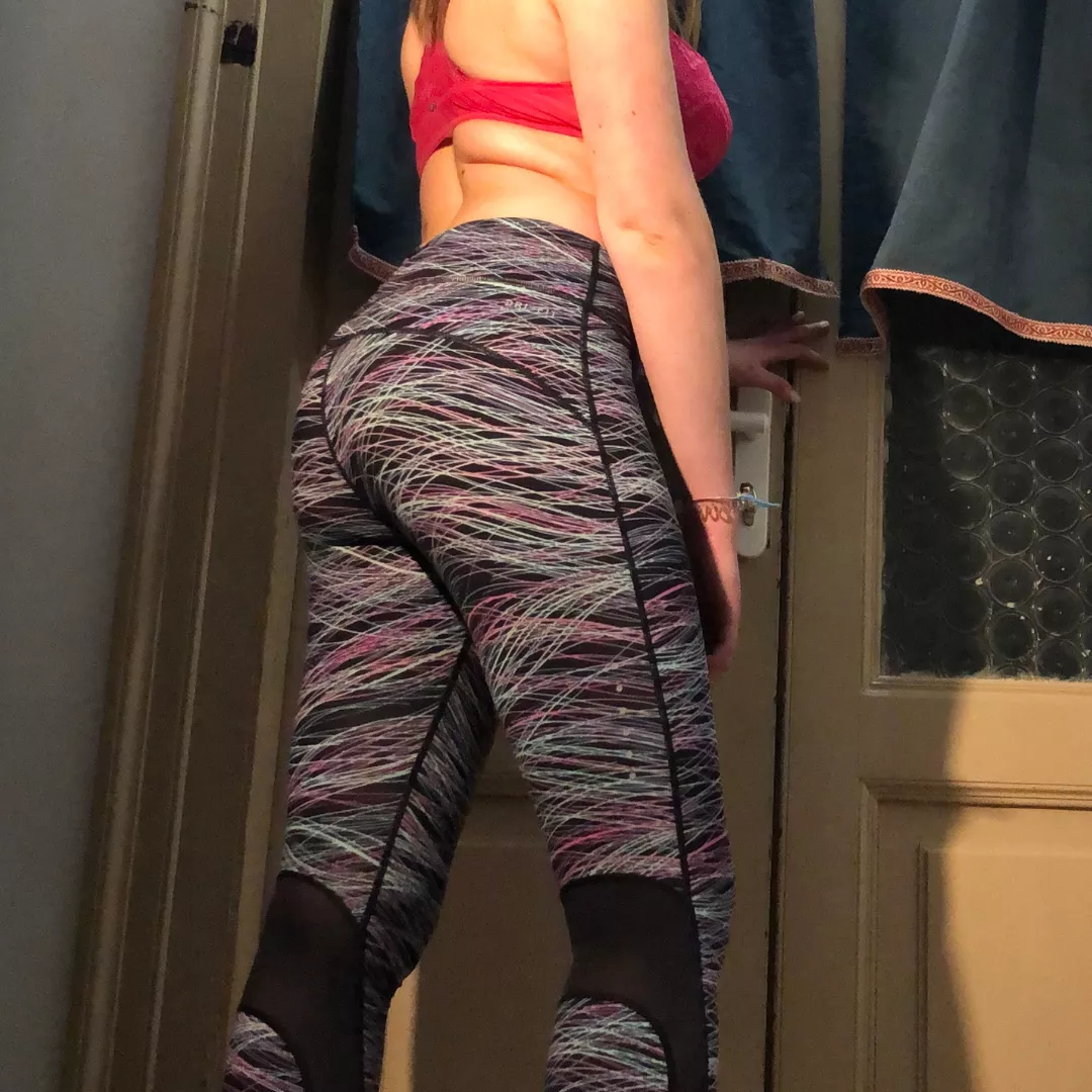 How long could you Edge on your Knees while i would have my ass very close to your Face