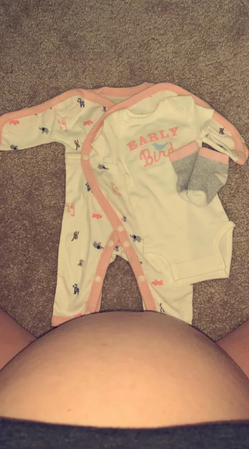 I was huge last year, just look at that belly sticking out! I miss it so much, maybe someone will get me pregnant again if I ask politely 😜