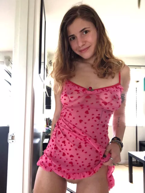 Im 5ft and have my vday outfit but no date :/