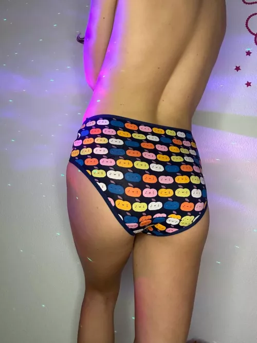 Just turned 18.. does my small ass make you hard?