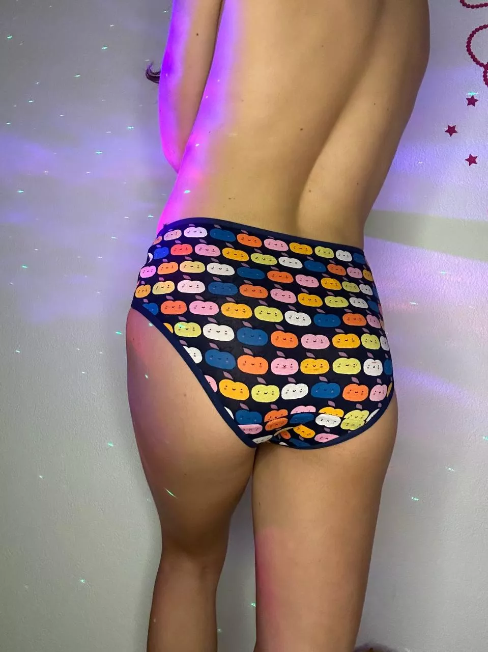 Just turned 18.. does my small ass make you hard?