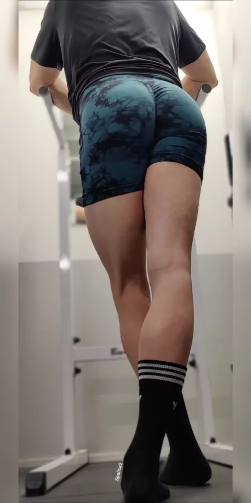 Love these shorts..would love to use crop top too but I'm still too shy🥺