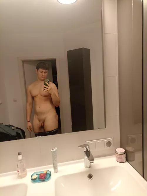 (m)18 is my body shape kinda weird?