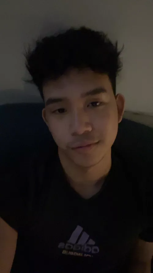 M20, never celebrated Valentines Day with anyone (No boyfriend since birth🥺), but Happy Valentines to y’all! ☺️♥️