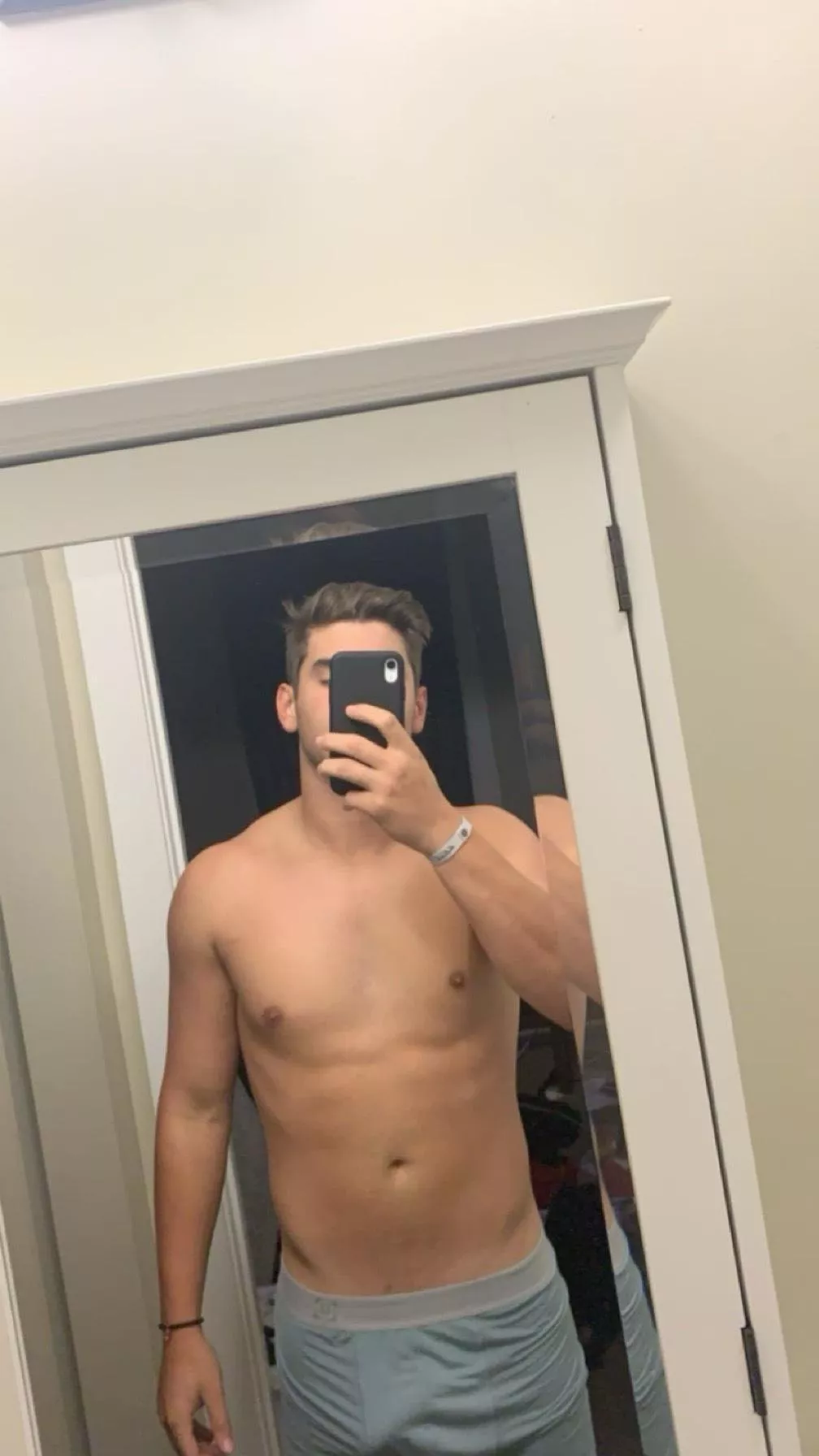 Mad horny and wanna bust a load tonight hmu if u got a fat ass or bwc Mad horny and wanna bust a load tonight hmu if u got a fat ass or bwc