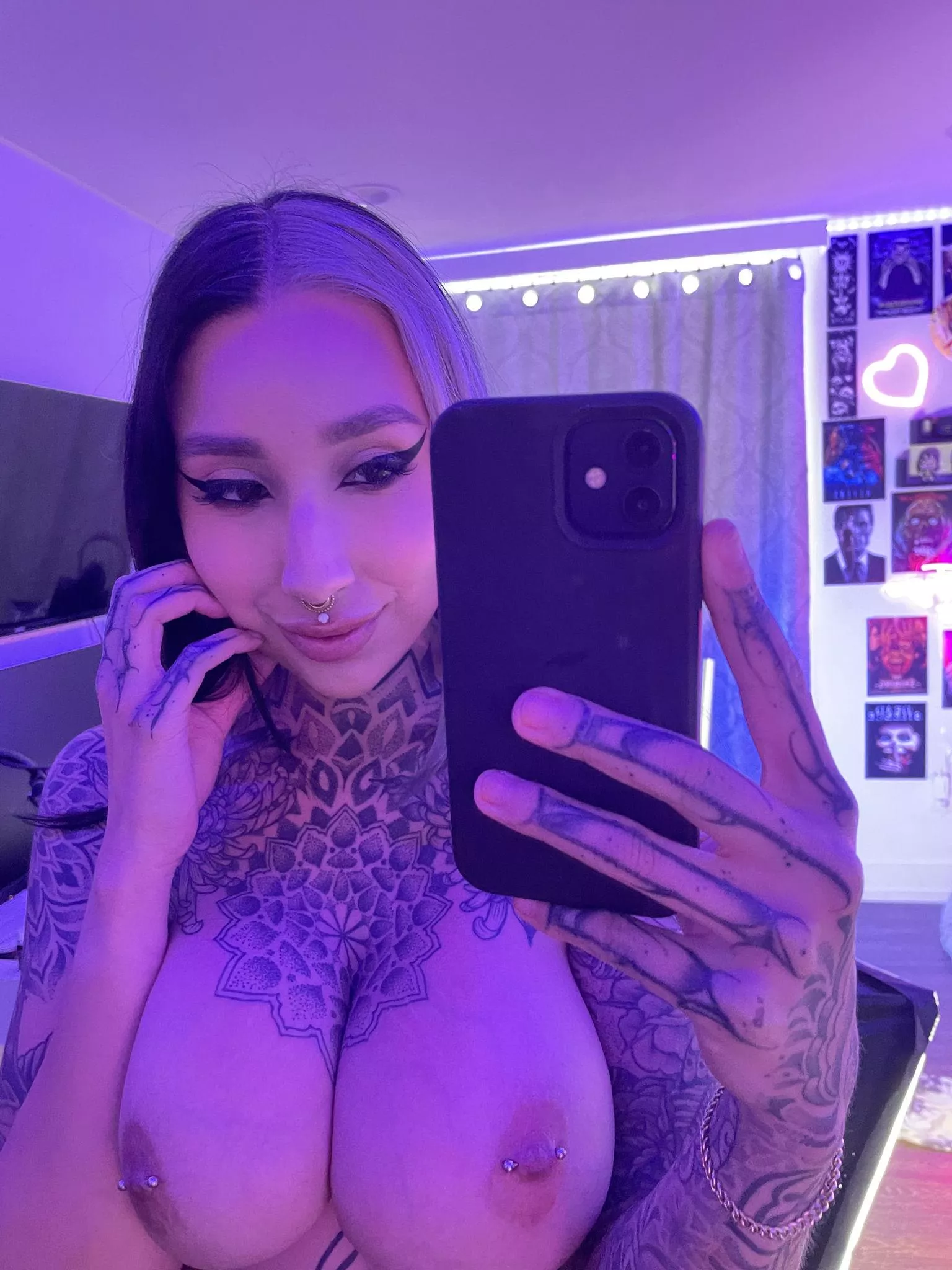 My 2024 resolution is to send more nudes to random men