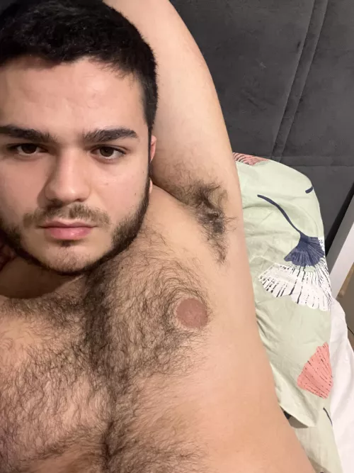 My hairy armpit need to be cleaned